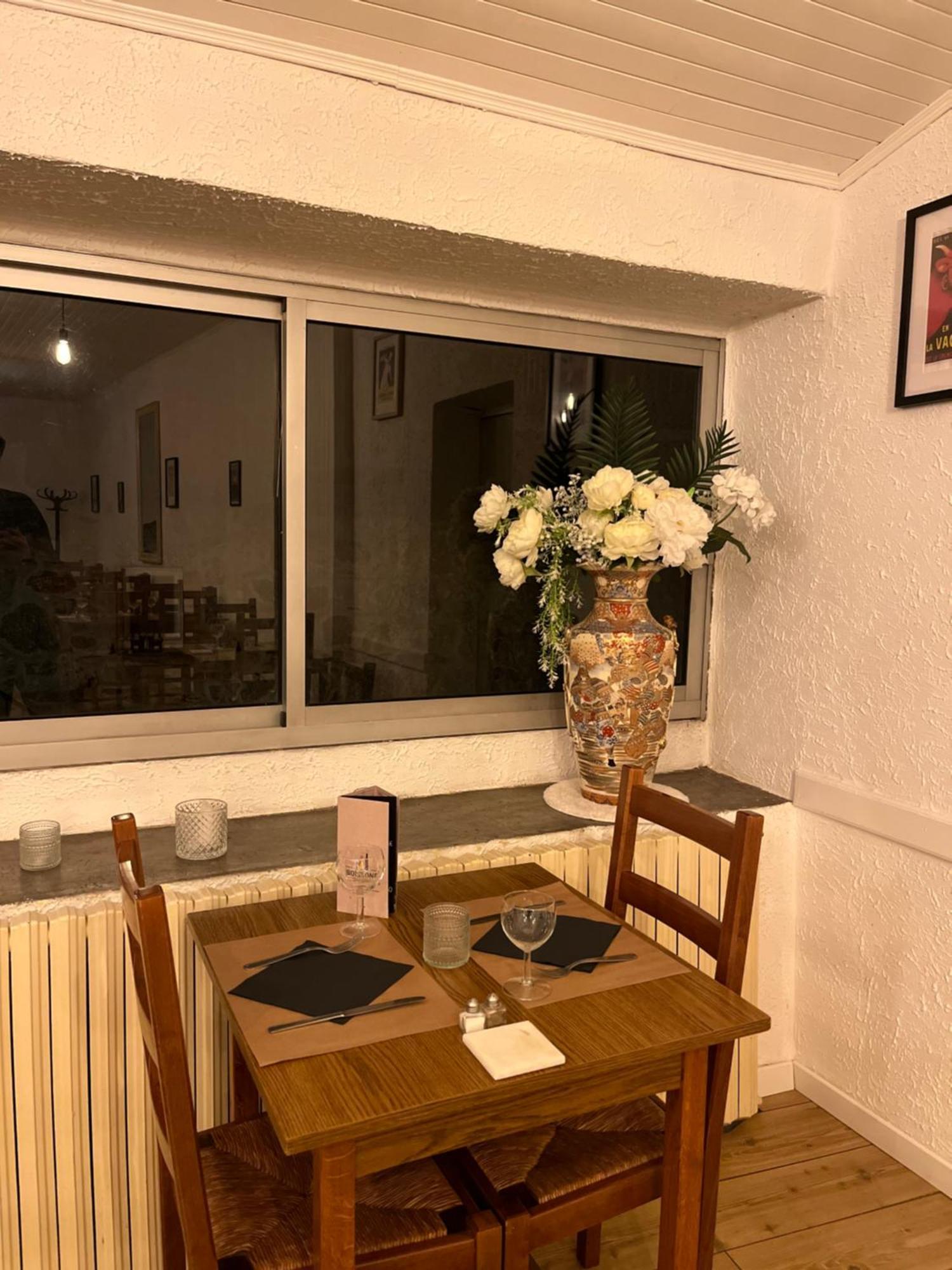 Cafe Du Commerce Genolhac Экстерьер фото