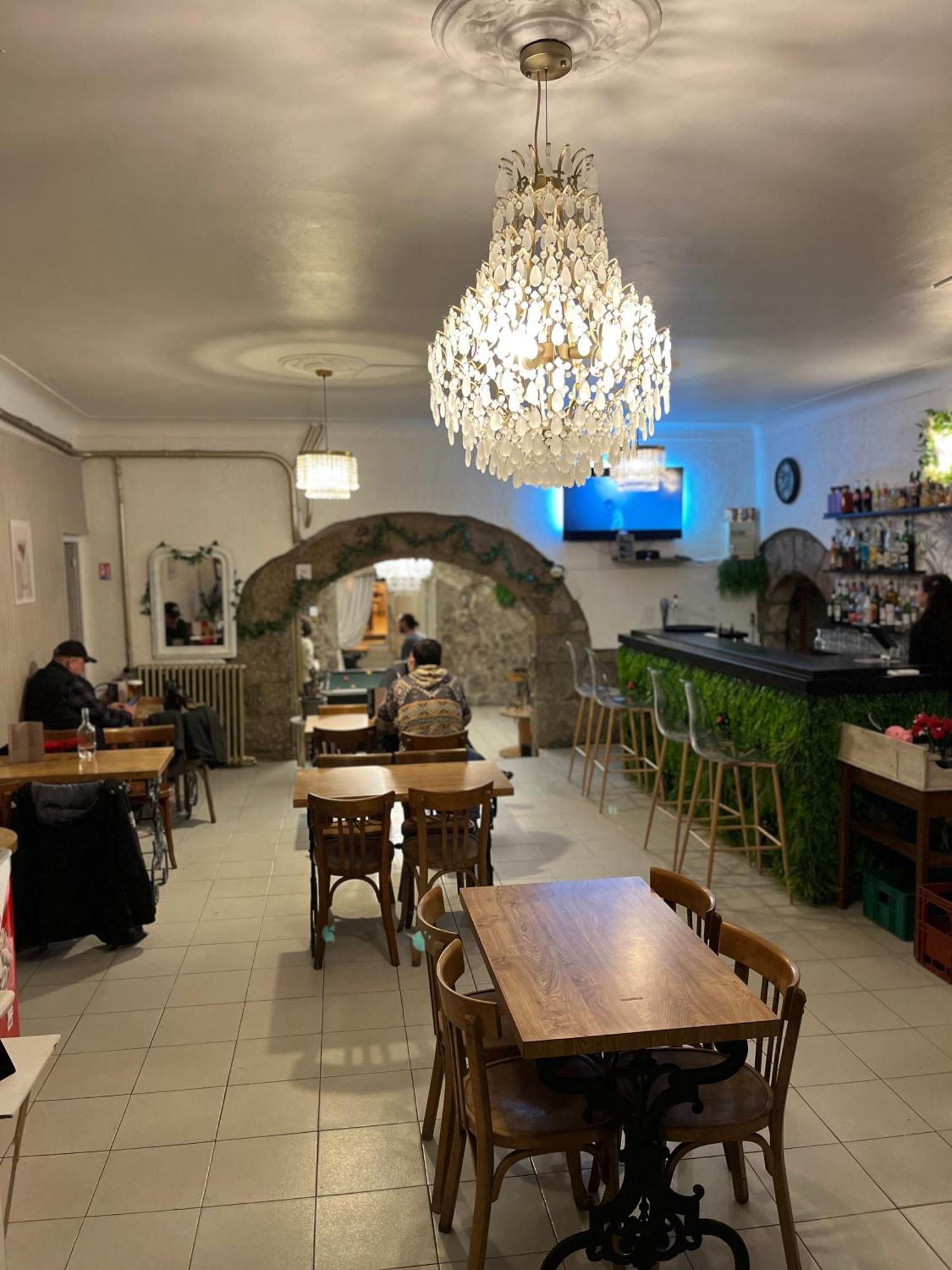 Cafe Du Commerce Genolhac Экстерьер фото