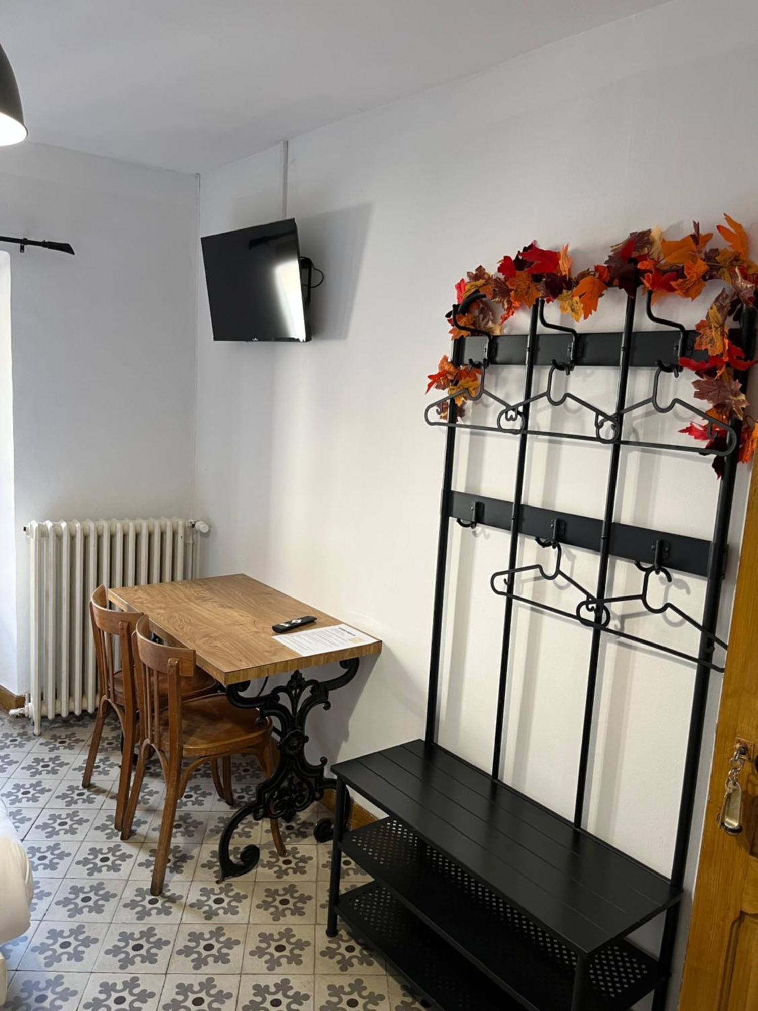 Cafe Du Commerce Genolhac Экстерьер фото